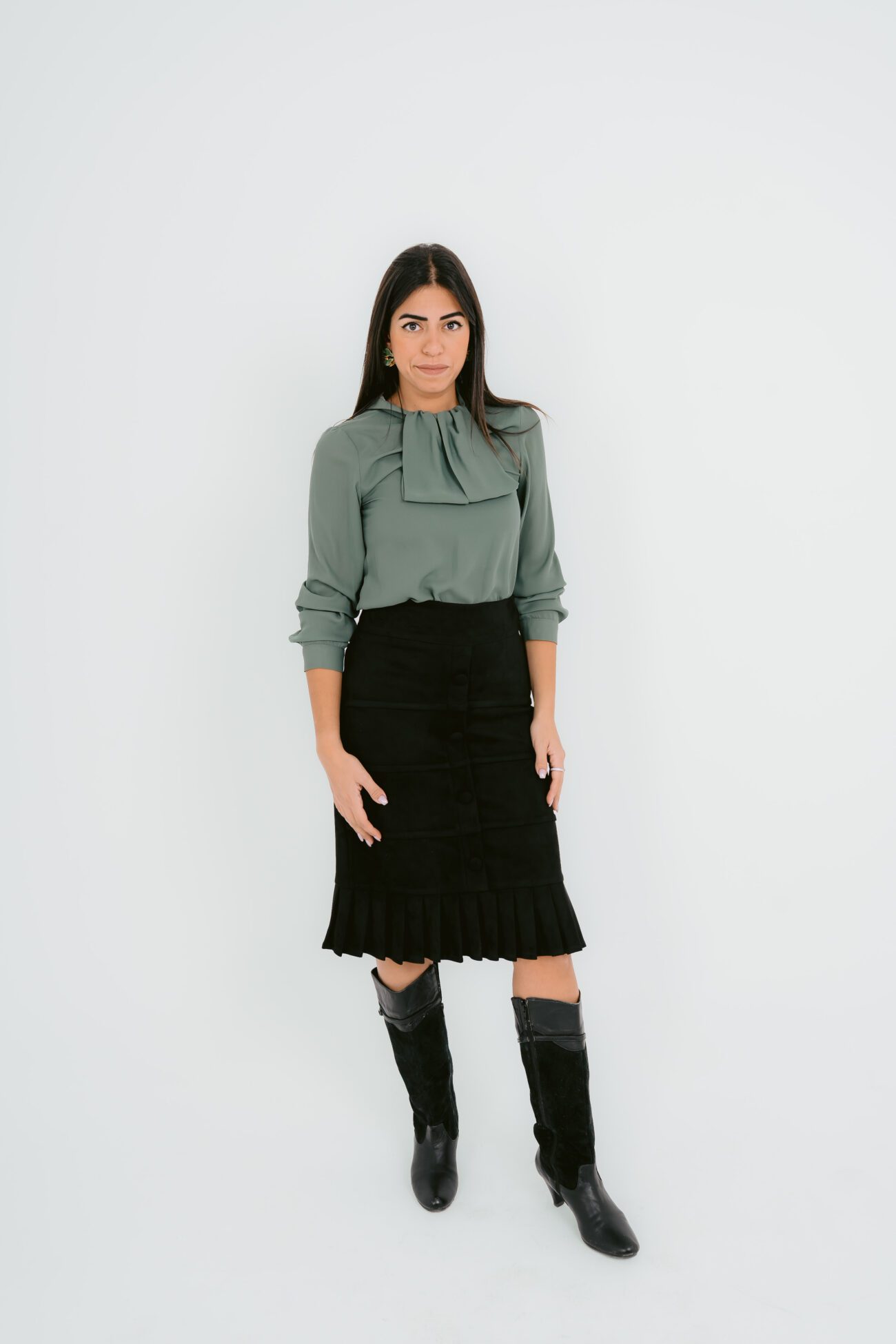 Vintage Charm Suede Skirt - Black - Image 2