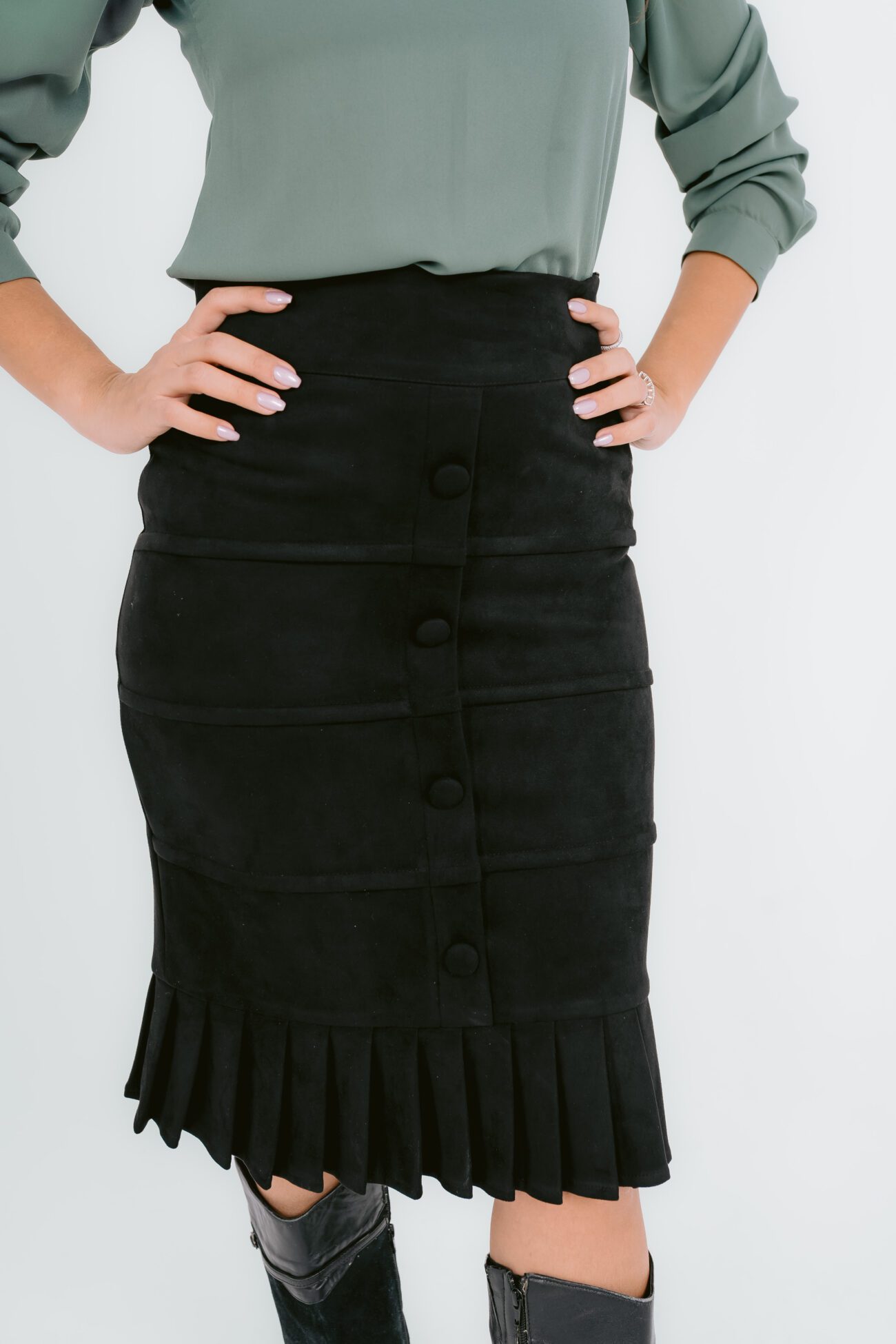 Vintage Charm Suede Skirt - Black